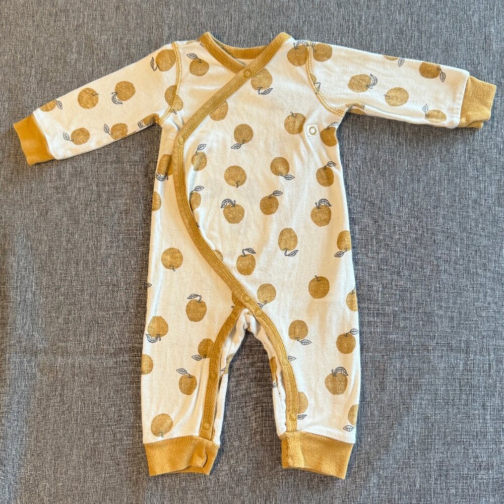 LITTLE PLANET by CARTER'S Wrap Sleep & Play for Baby Size 6 mo - Cream & Gold